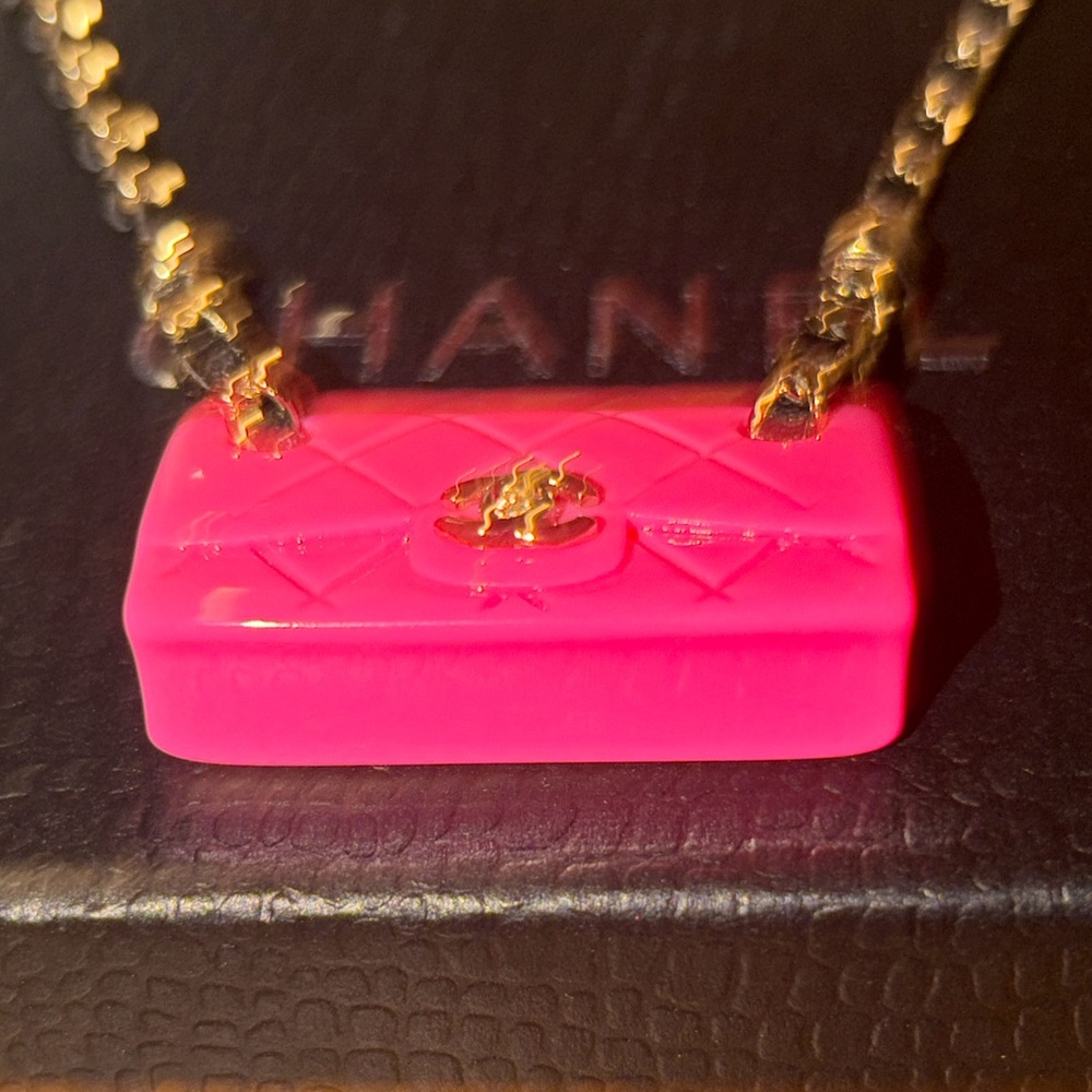 💖 CC ✨ Matelasse purse 👛 Chain ⛓️Necklace 🐃 - Picture 4 of 11